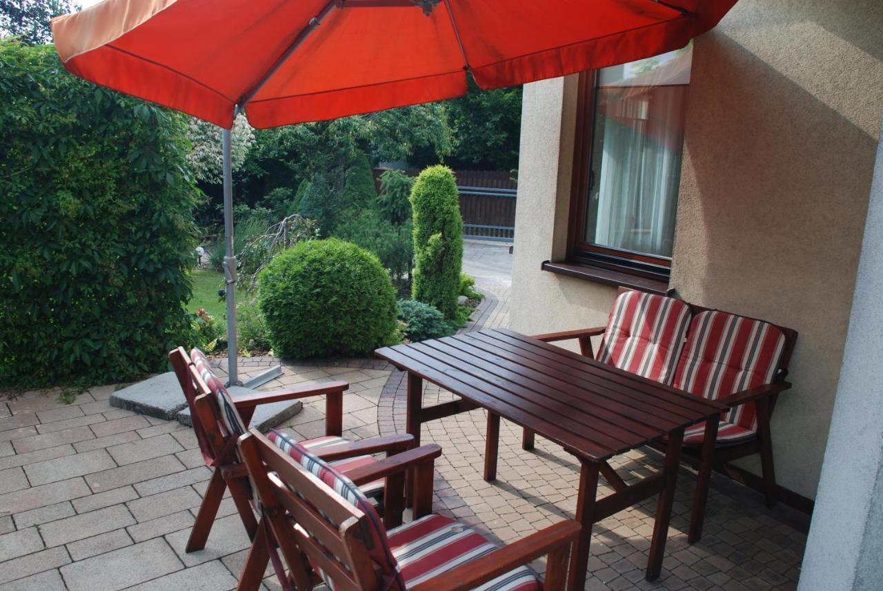 Dom Z Ogrodem Villa Limanowa Exterior foto